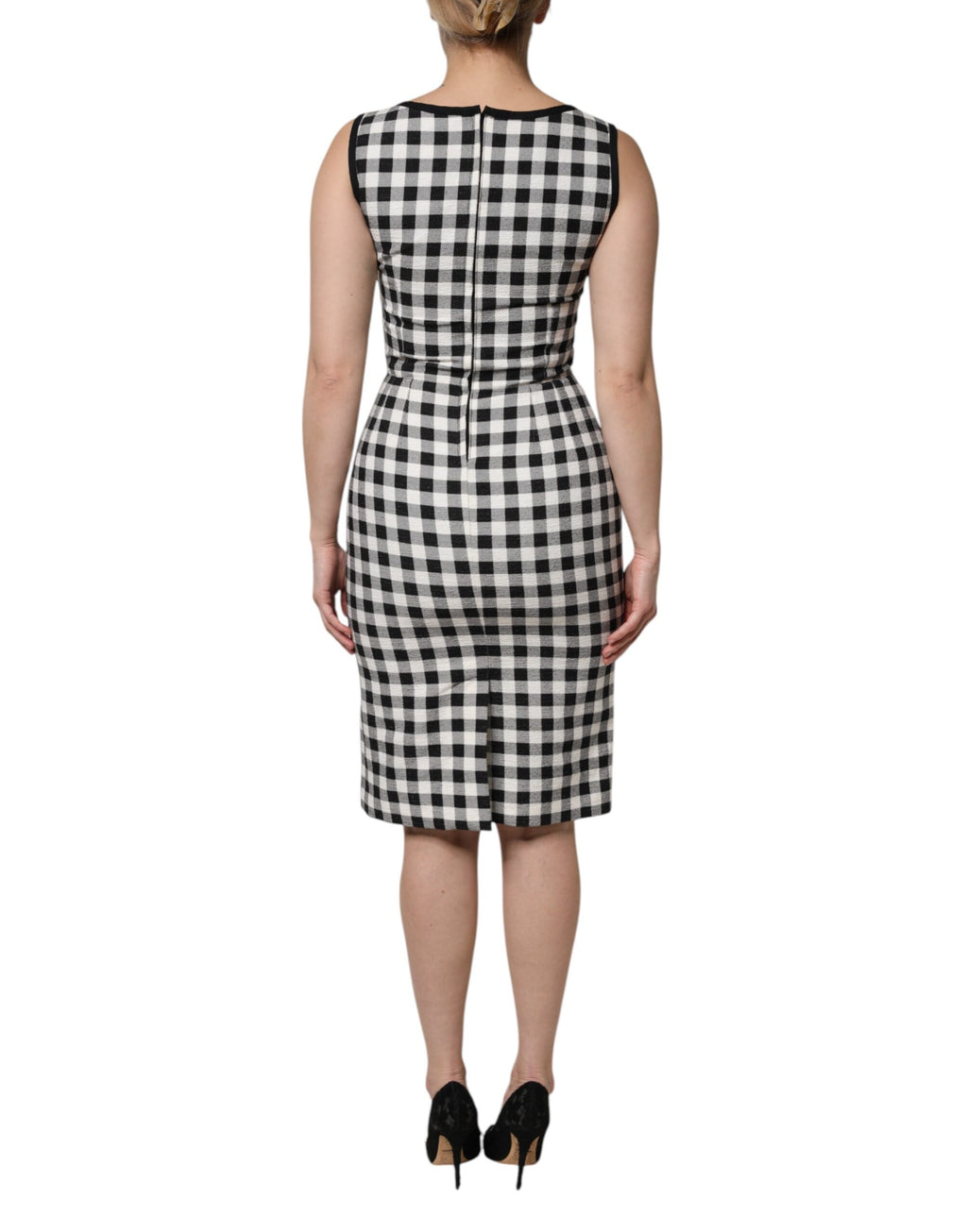 Robe sans manches Dolce & Gabbana à carreaux blanc et noir, coupe ajustée, élégante et tendance.