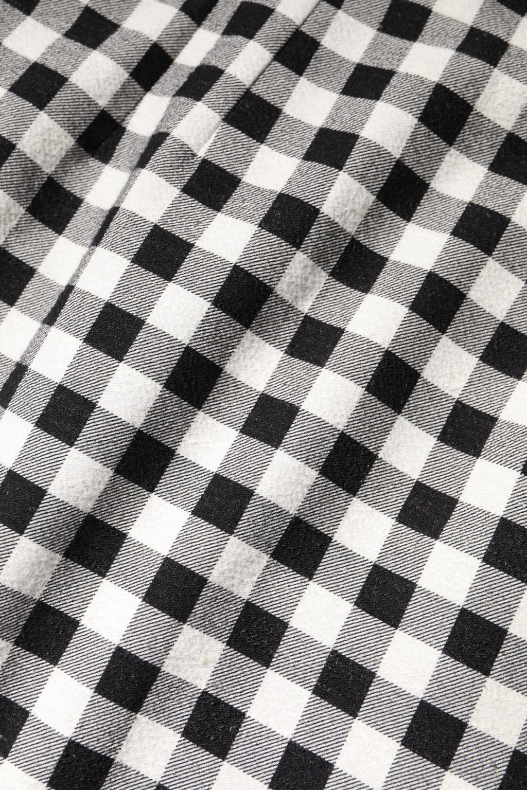 Robe sans manches Dolce & Gabbana à carreaux blanc et noir, style robe droite élégante, vue de face.