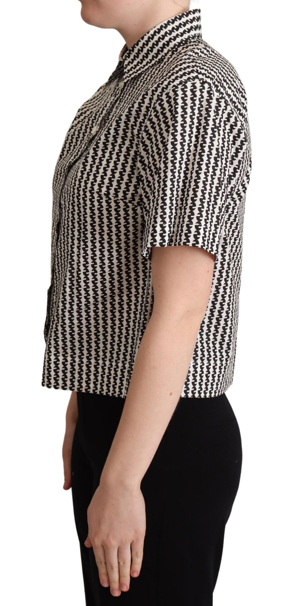 Chemise blanche et noire Dolce & Gabbana à motif fantaisie, avec col classique et détails élégants.