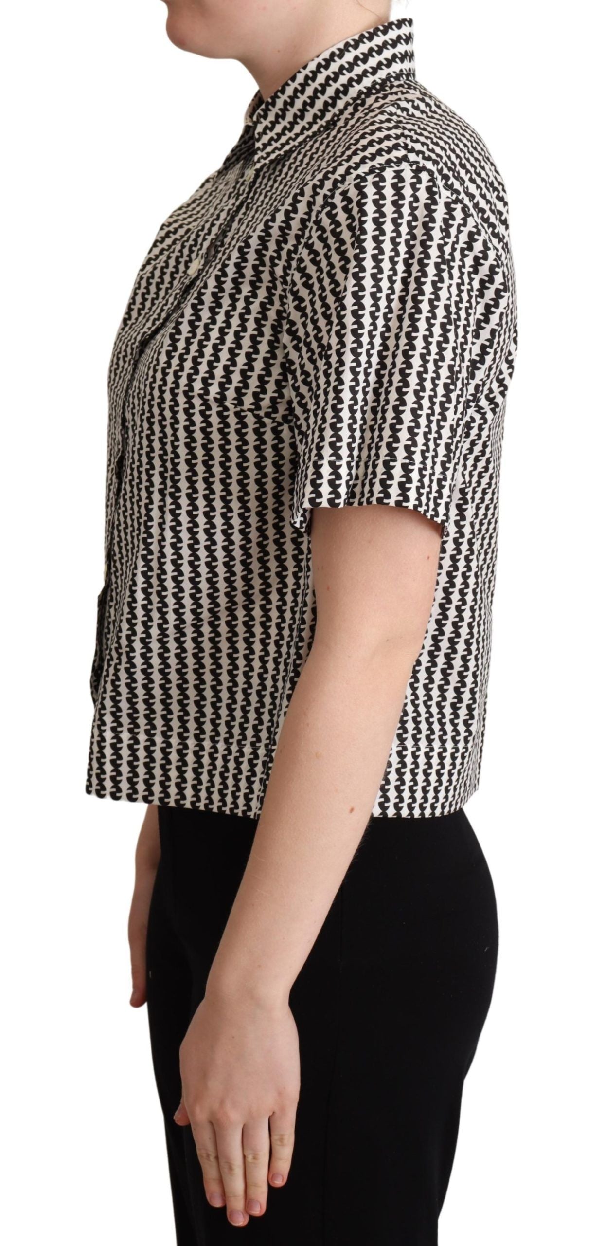 Chemise blanche et noire Dolce & Gabbana à motif fantaisie, avec col classique et détails élégants.