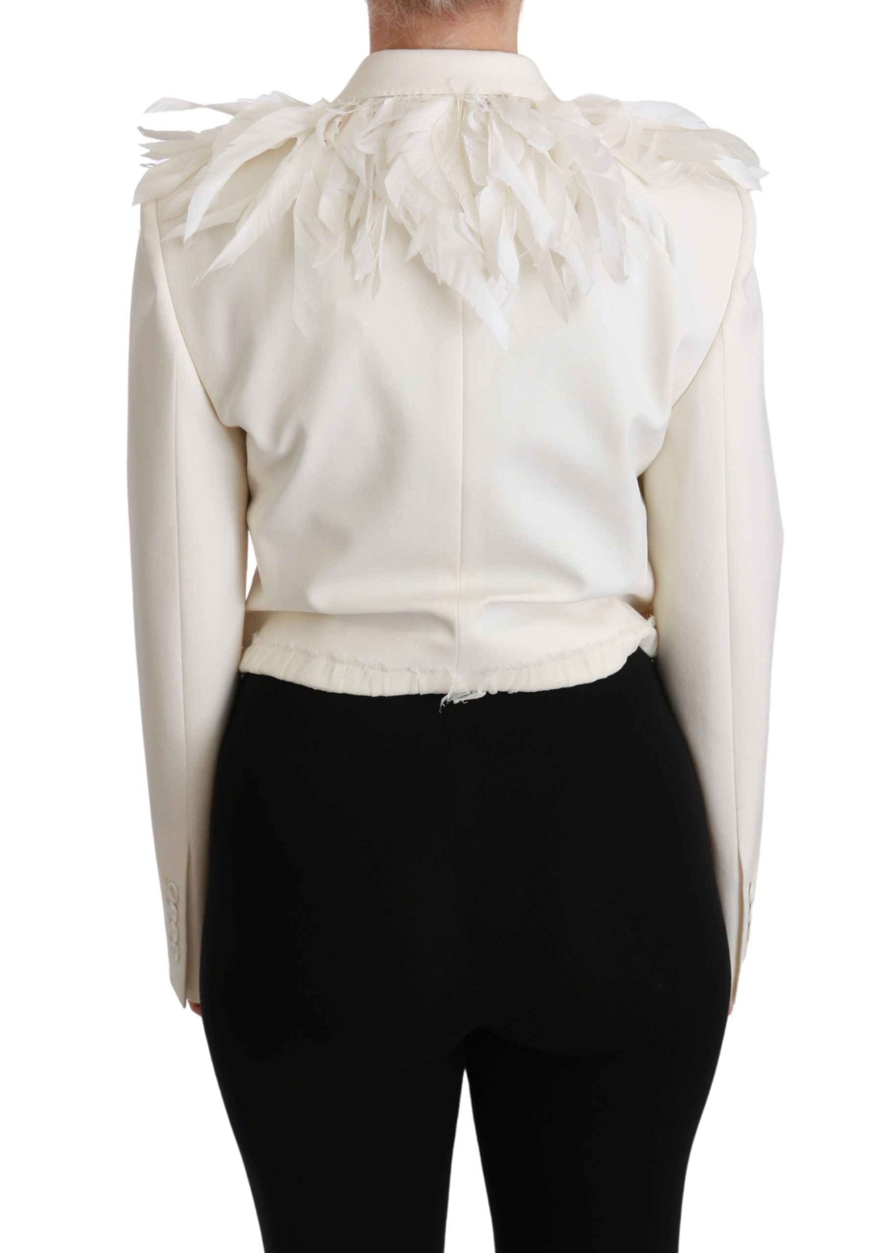 Manteau blanc Dolce & Gabbana en laine à double boutonnage, style élégant et chic, porté comme veste extérieure.