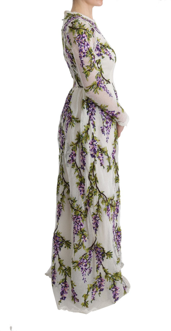 Robe longue blanche à broderies florales Dolce & Gabbana, élégante et fluide, portée par un mannequin.