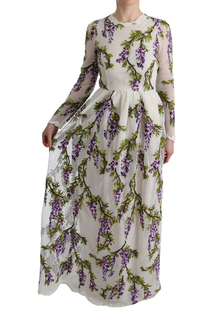 Robe longue blanche Dolce & Gabbana à broderie florale, élégante et fluide, portée sur un mannequin.