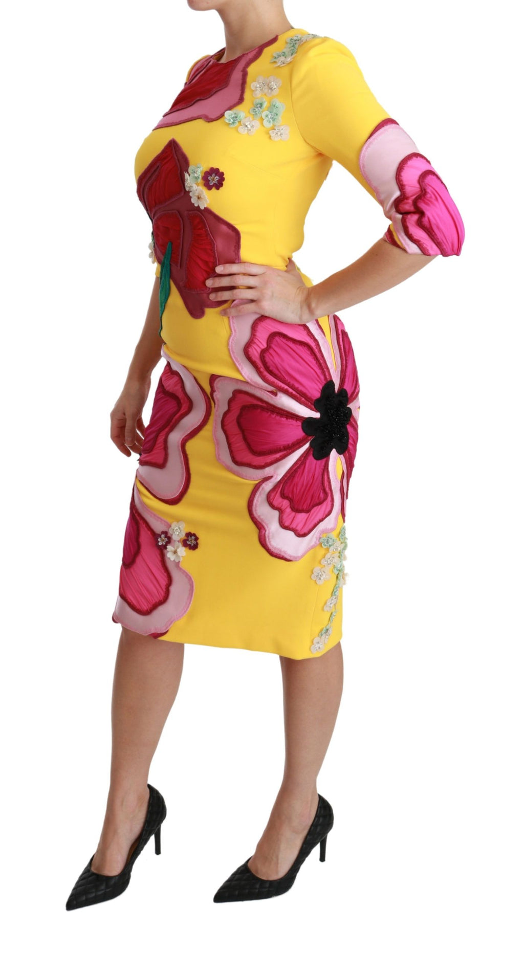 Robe robe moulante jaune à fleurs avec cristaux de Dolce & Gabbana, design élégant et féminin, visible en détail.