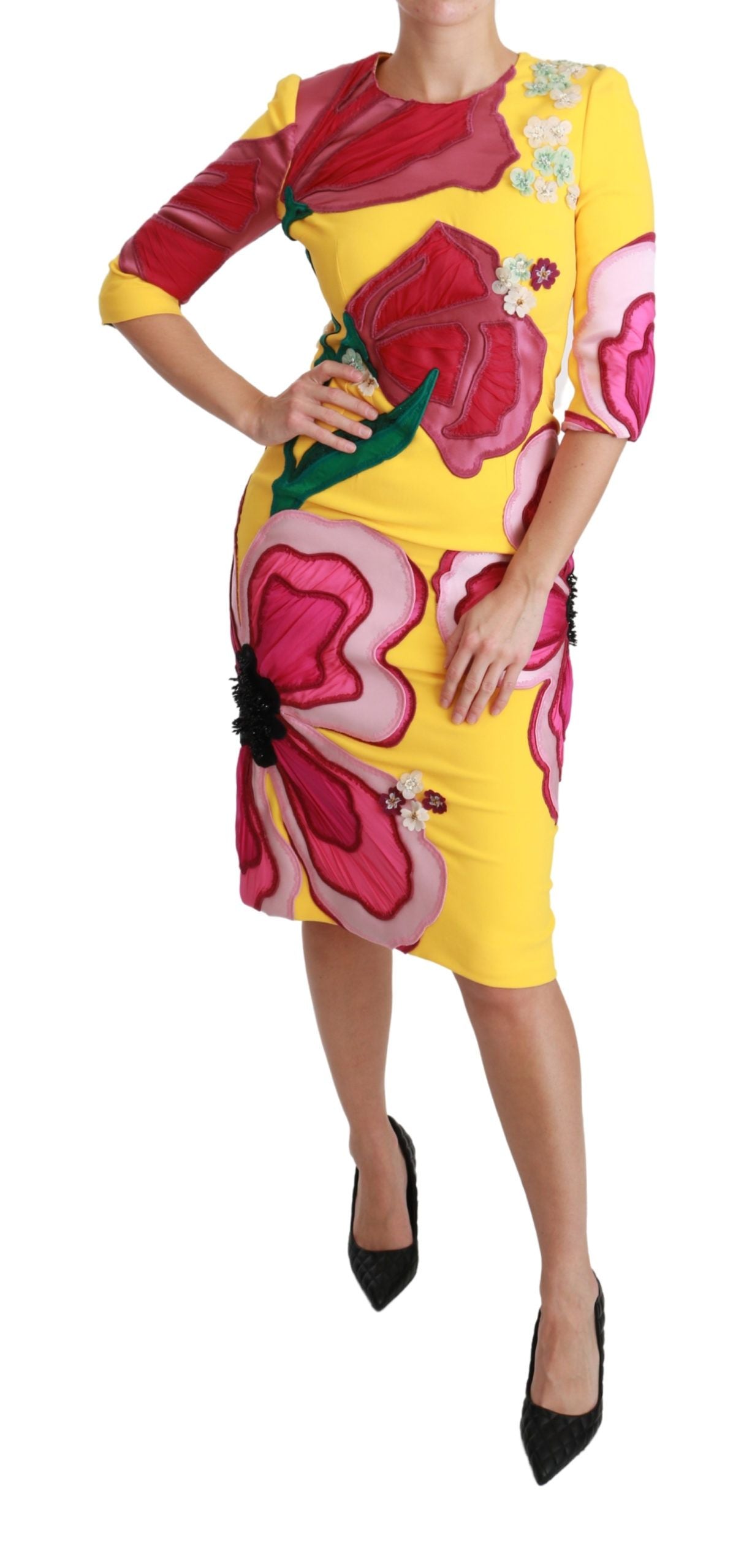 Robe moulante Dolce & Gabbana jaune à fleurs en cristal, silhouette élégante et tendance, tissu fluide et détails raffinés.