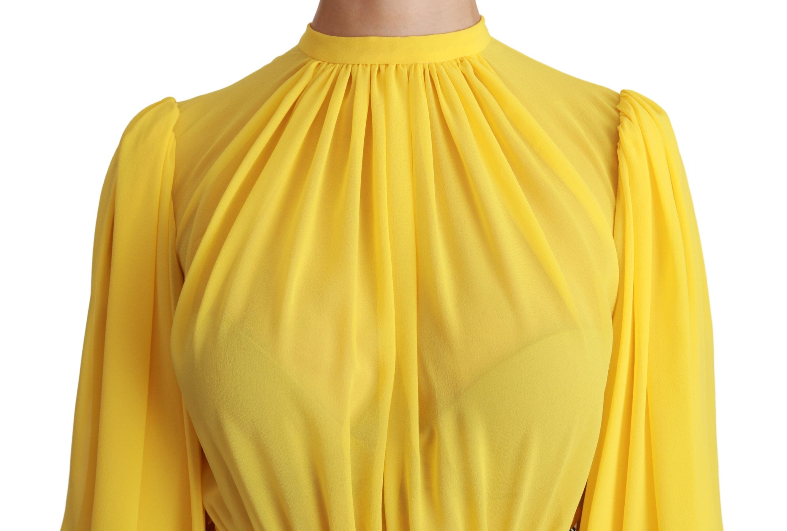 Robe courte jaune en soie plissée A-line de Dolce & Gabbana, élégante et légère, pour un style sophistiqué.