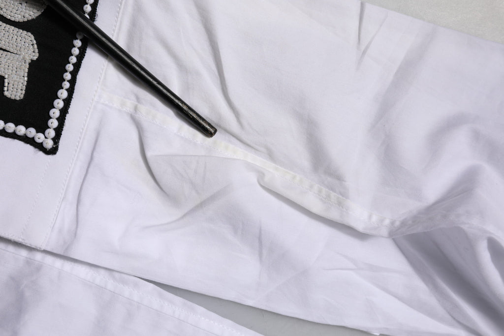 Chemise formelle blanche en coton Dolce & Gabbana à manches longues avec détails dorés.