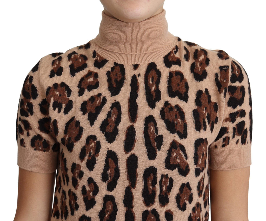 Haut à col roulé en laine vierge beige à motif léopard de Dolce & Gabbana, mode élégante et sophistiquée.