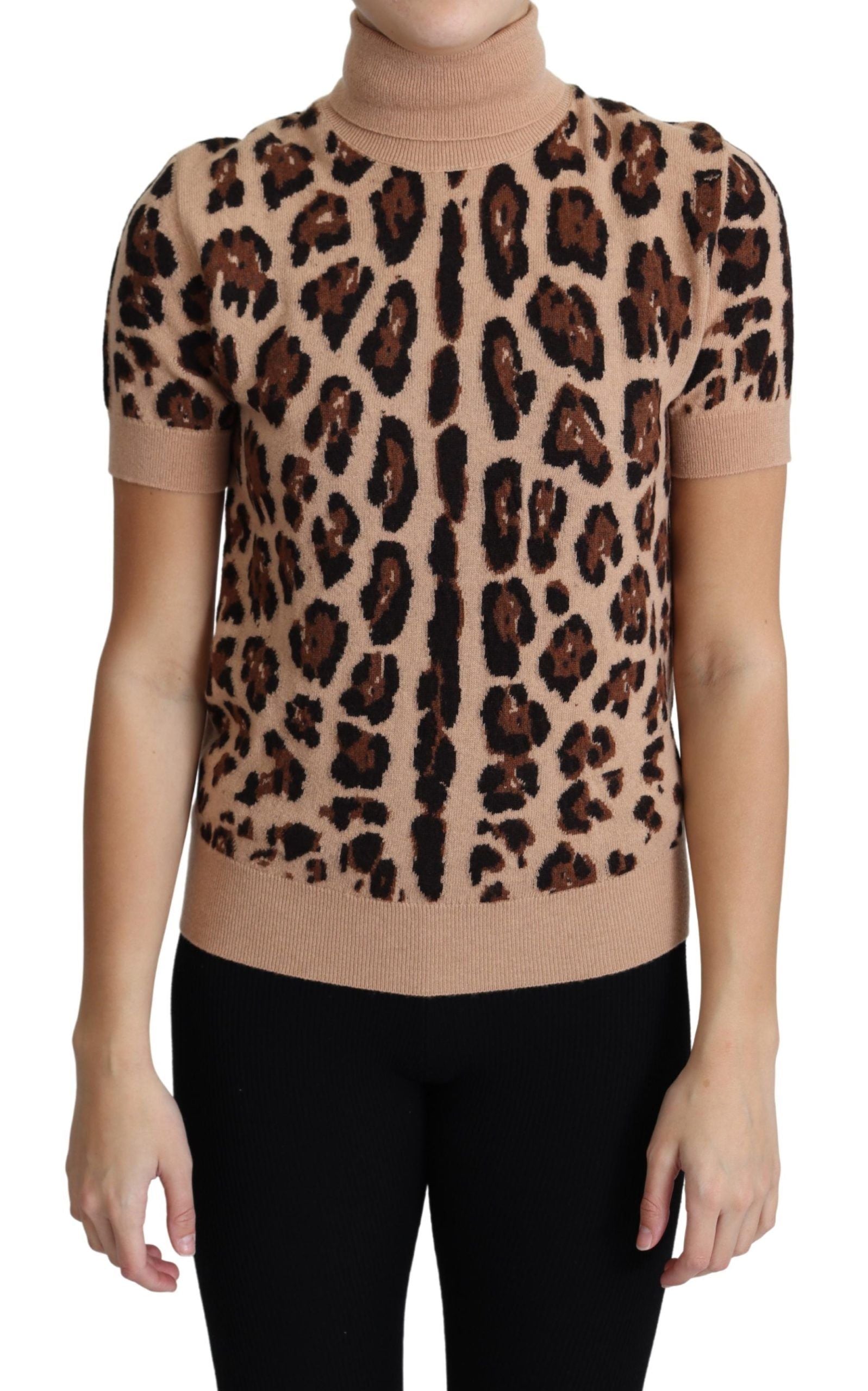 Pull à col roulé en laine vierge beige à imprimé léopard Dolce & Gabbana, visible avec motif animal et texture douce.