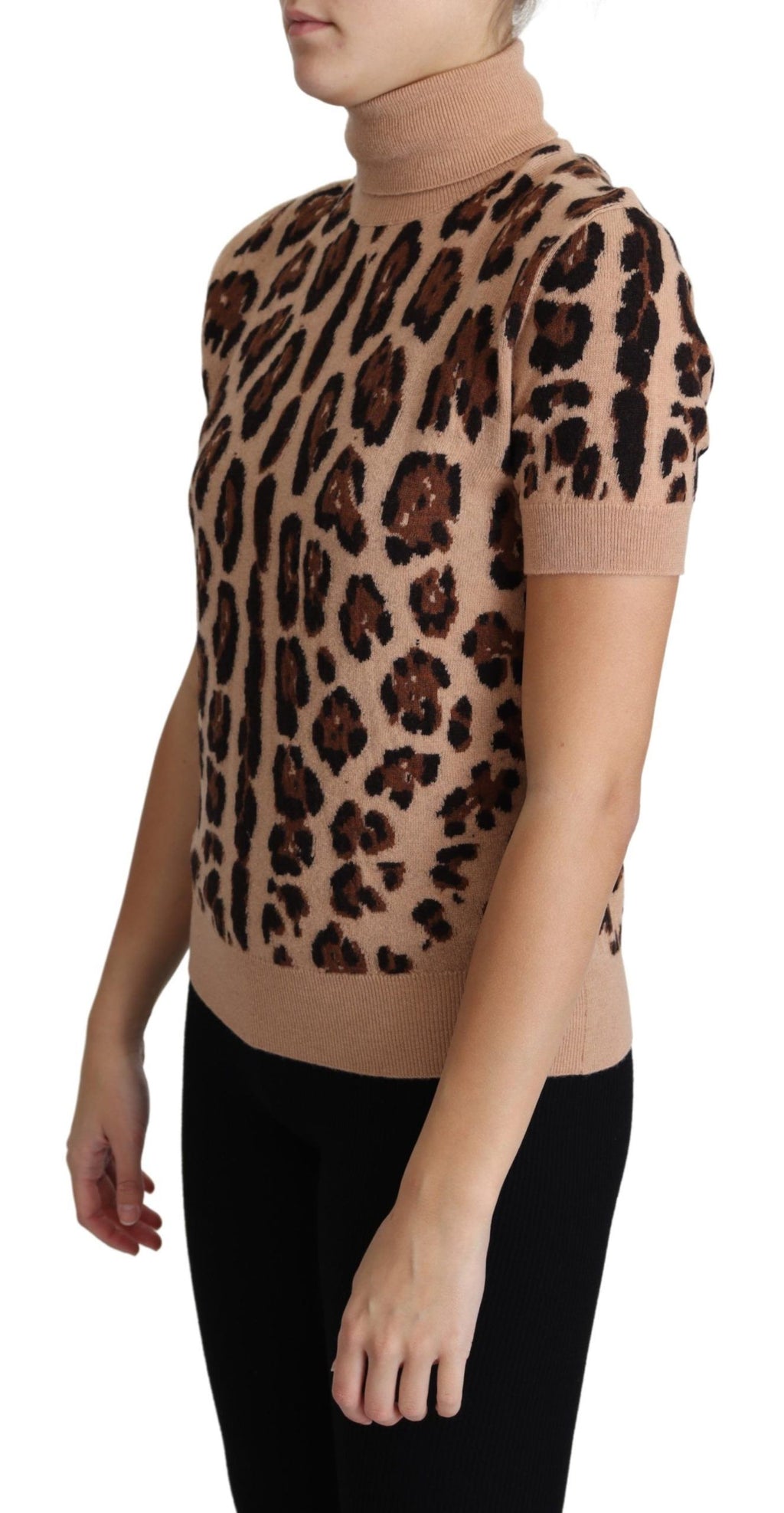 Pull en laine vierge beige à motif léopard Dolce & Gabbana, col roulé élégant et tendance.