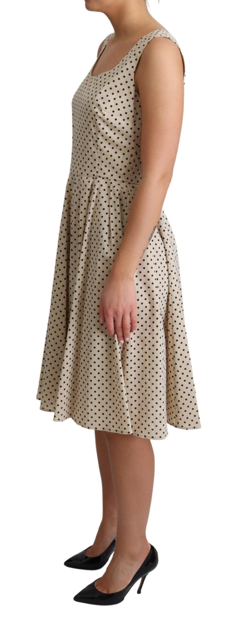 Robe beige à pois en coton de style A-line de Dolce & Gabbana, avec motif à pois et coupe élégante.
