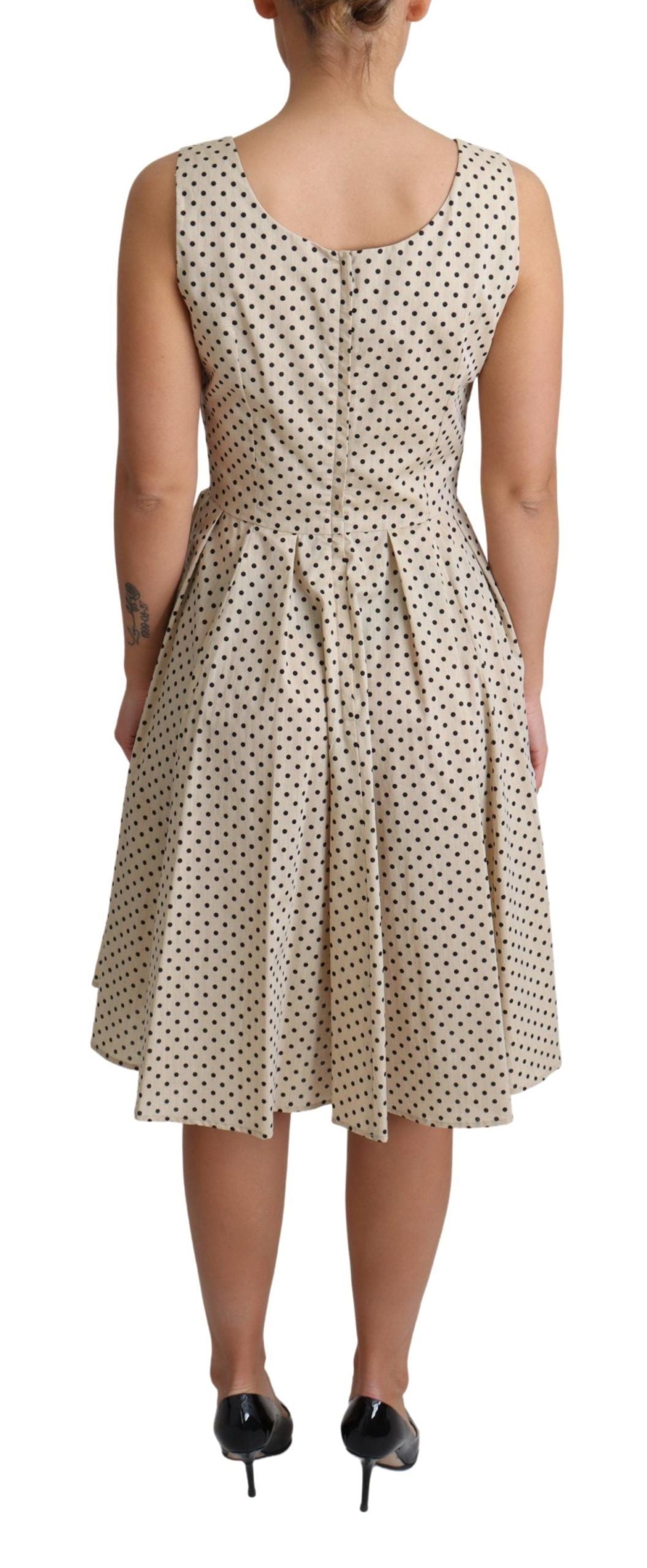 Robe A-line en coton beige à pois de Dolce & Gabbana, élégante et légère, avec un style classique et sophistiqué.
