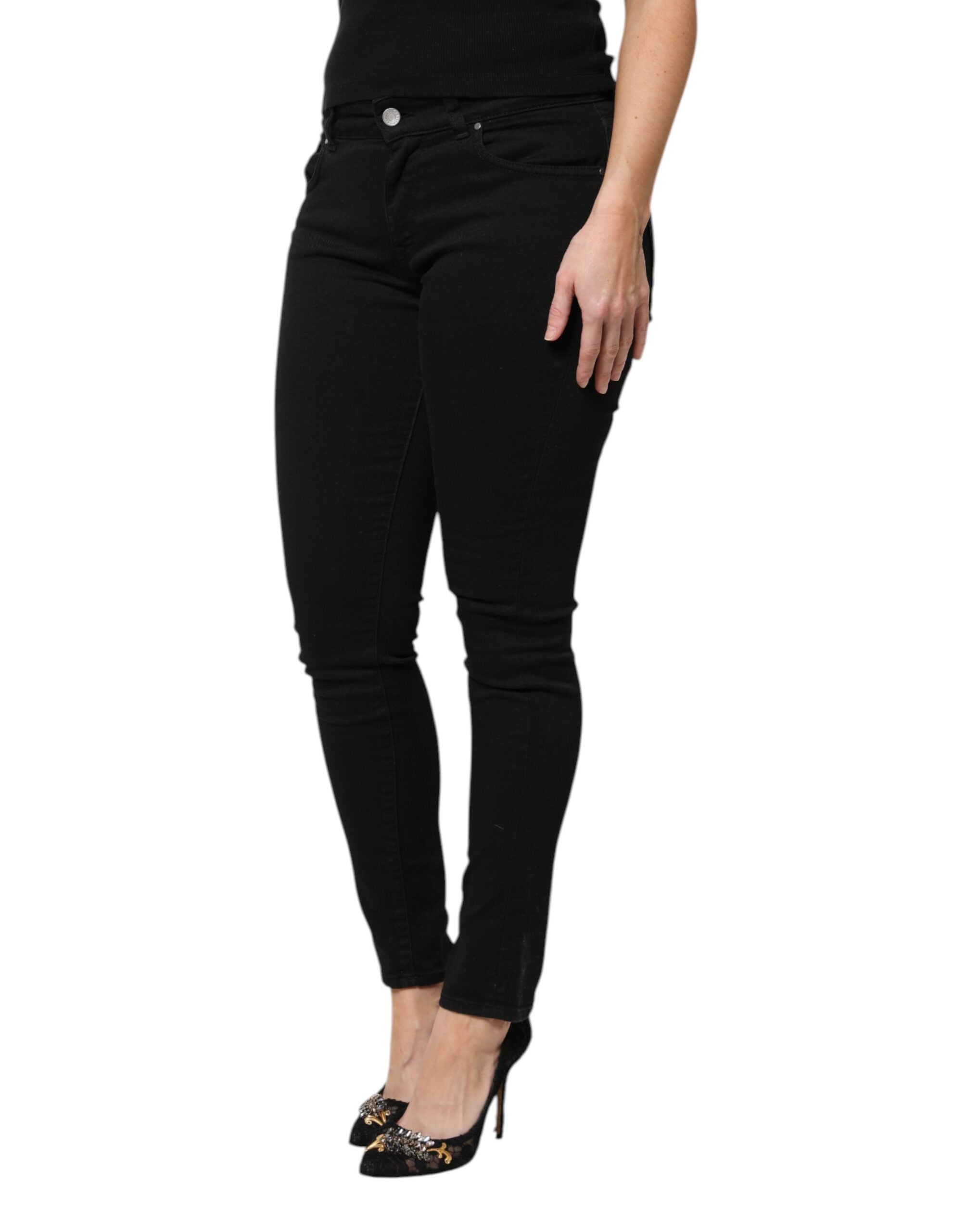 Jeans skinny en denim noir Dolce & Gabbana en coton, taille mi-haute avec logo visible, affichés sur un fond neutre.