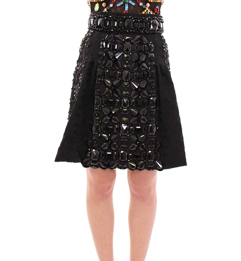 Jupe noire en cristal faite à la main de Dolce & Gabbana, courte, au-dessus du genou, avec détails en cristal sur tissu élégant.
