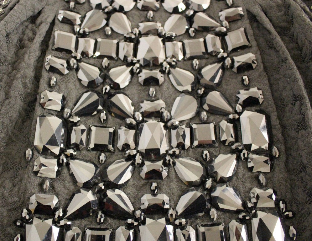 Jupe noire Dolce & Gabbana en cristal, faite à la main, courte au-dessus du genou, avec détails élégants et sophistiqués.