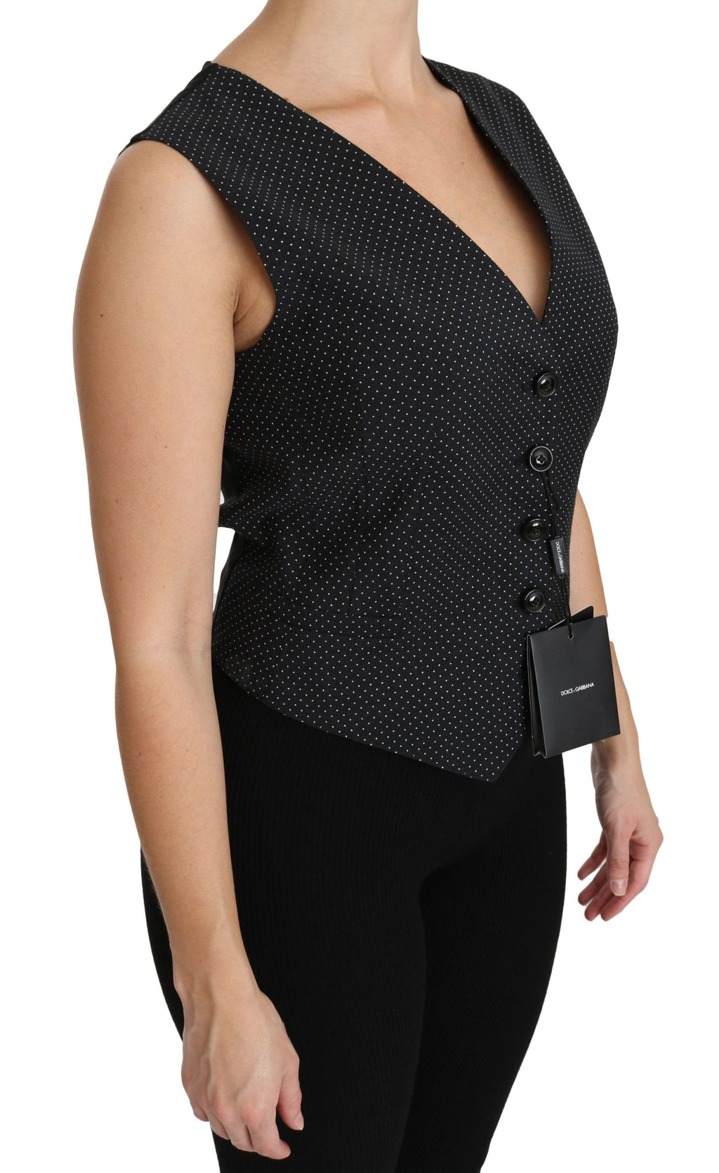 Gilet noir à pois Dolce & Gabbana, veste ou haut élégant avec motifs à pois noirs, porté sur un mannequin.