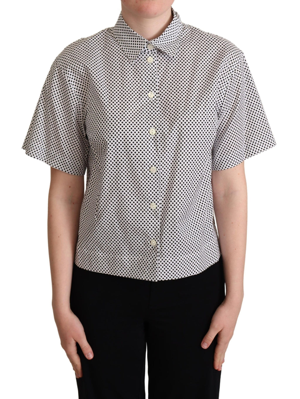 Chemise à col à pois noirs Dolce & Gabbana avec détails blancs, élégante et classique pour homme ou femme.