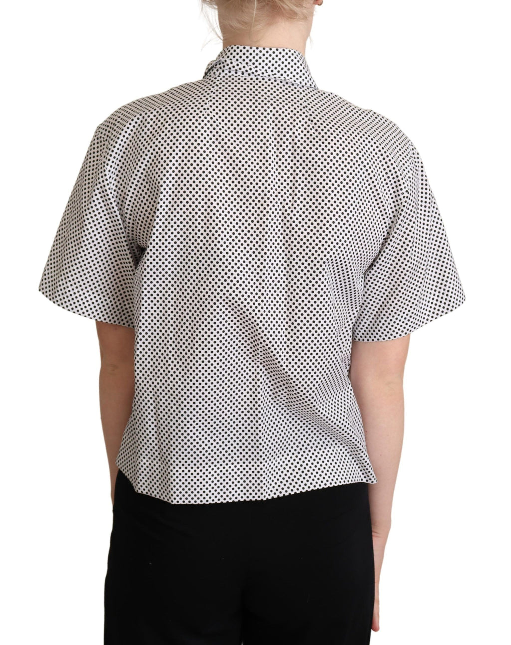 Chemise noire à pois blancs Dolce & Gabbana avec col, vue de face, tissu élégant et détails classiques.
