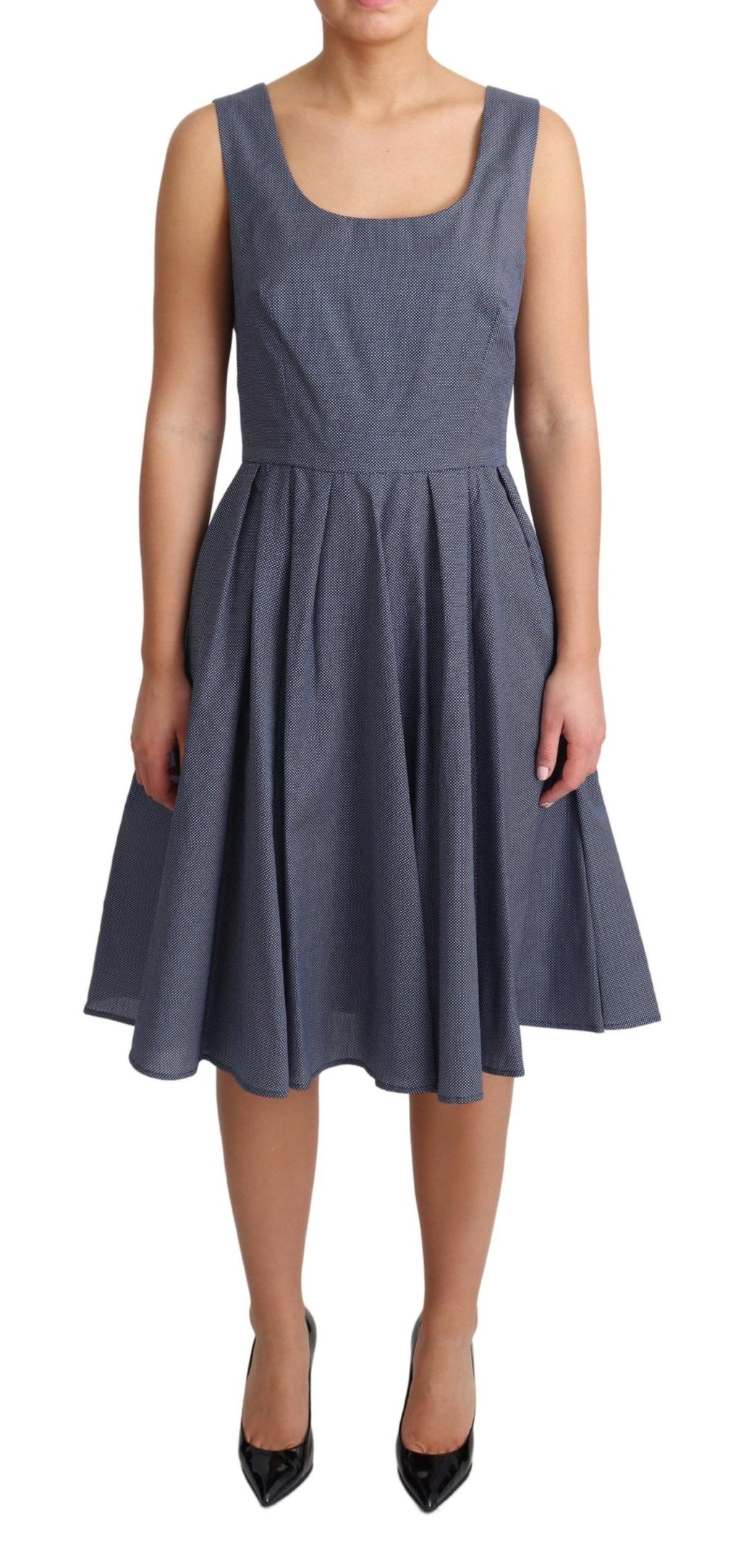Robe bleu à pois en coton stretch de style ligne A par Dolce & Gabbana, vue de face sur fond blanc
