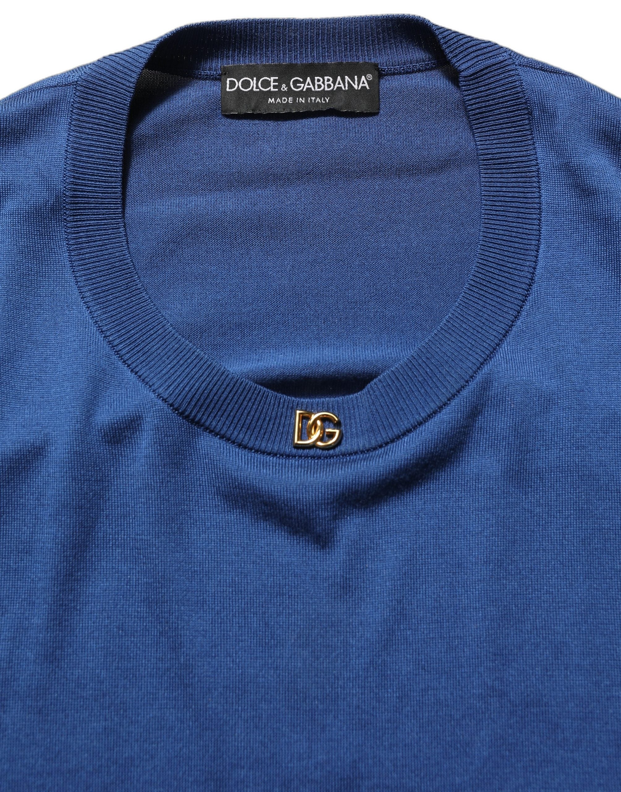 Pull en laine bleue Dolce & Gabbana avec logo DG, col rond, visible sur l'image.