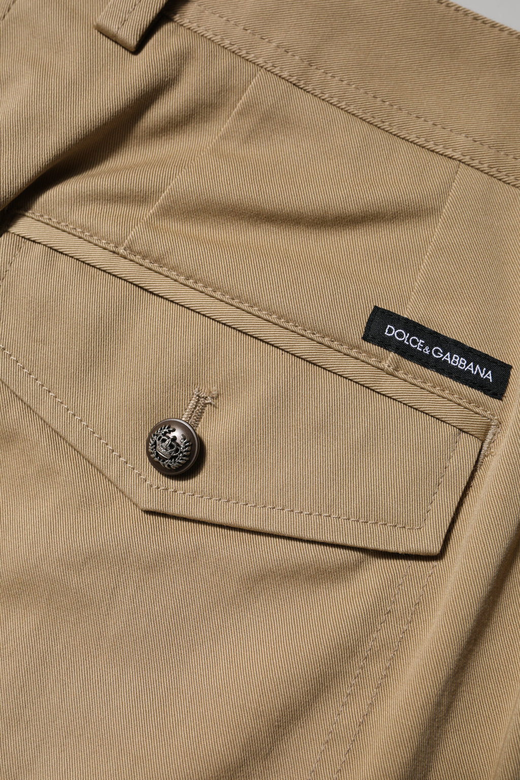 Pantalons cargo marron en coton tapered de Dolce & Gabbana, vue de face, détail des poches et de la coupe ajustée.