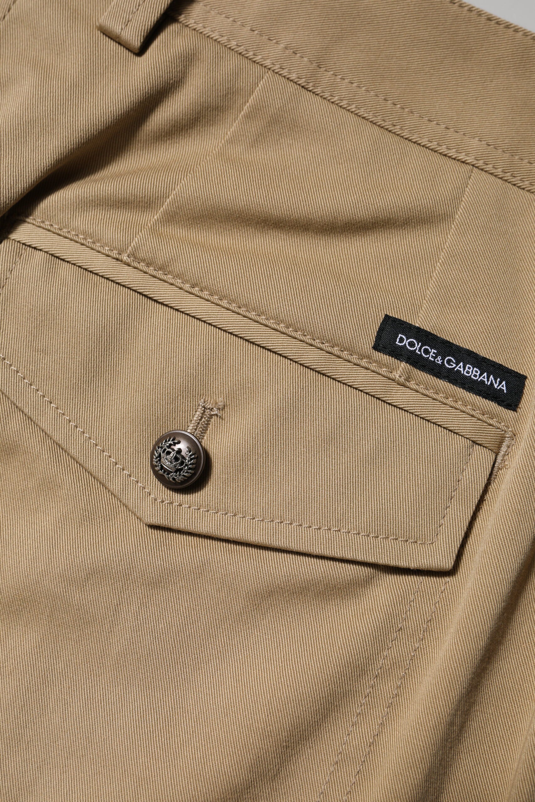 Pantalons cargo marron en coton tapered de Dolce & Gabbana, vue de face, détail des poches et de la coupe ajustée.