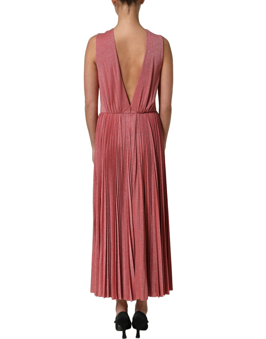 Robe longue sans manches Dolce & Gabbana en corail plissé, élégante et fluide, parfaite pour une tenue sophistiquée d'été.