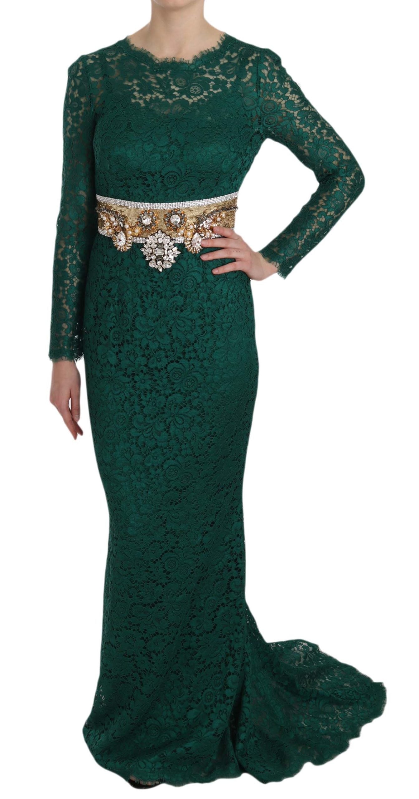 Robe sirène en dentelle dorée avec ceinture en cristal, de la marque Dolce & Gabbana, portée élégante et sophistiquée.
