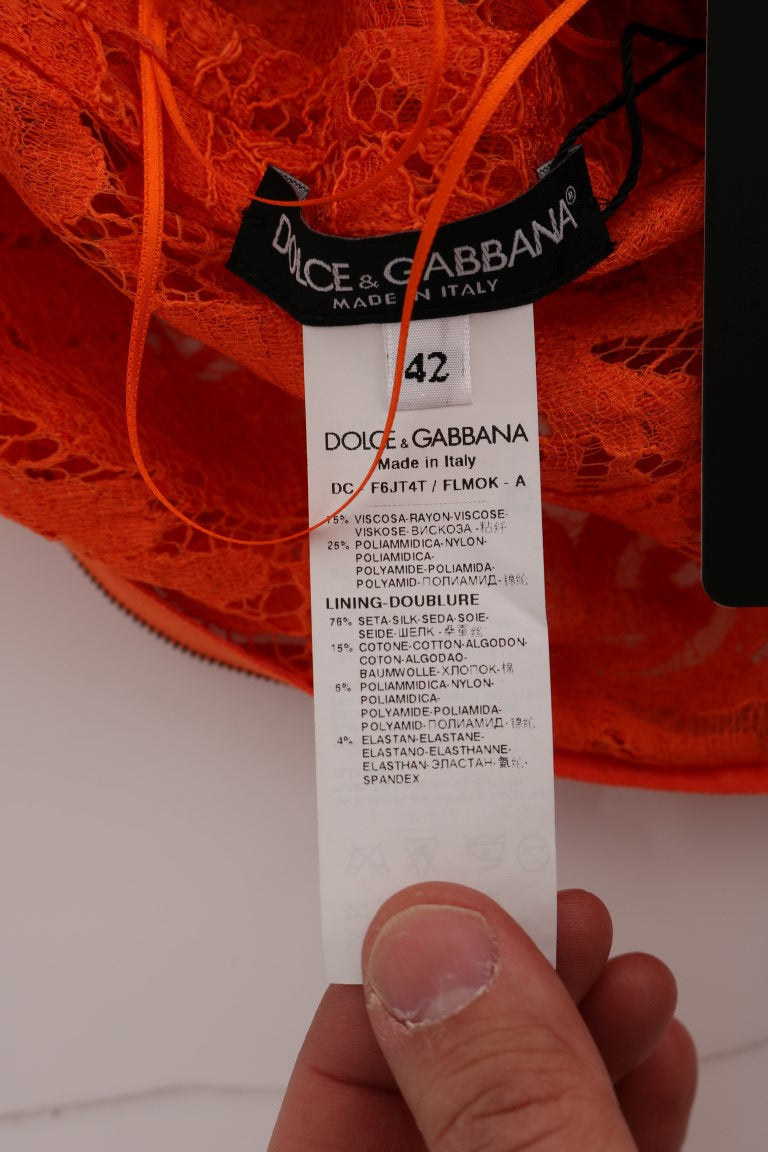 Robe longue Dolce & Gabbana à fleurs orange, robe fourreau en tissu ricamo élégante et sophistiquée, vue de face.