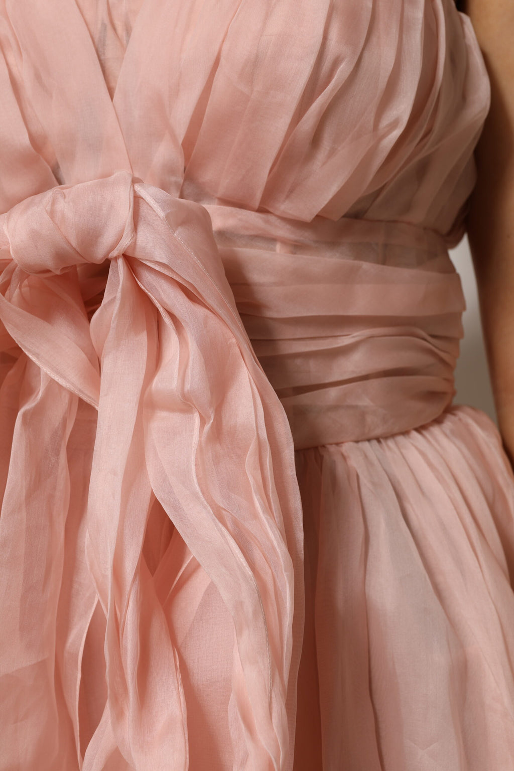 Robe midi en soie chiffon rose de Dolce & Gabbana, coupe en A plissée élégante pour femmes.