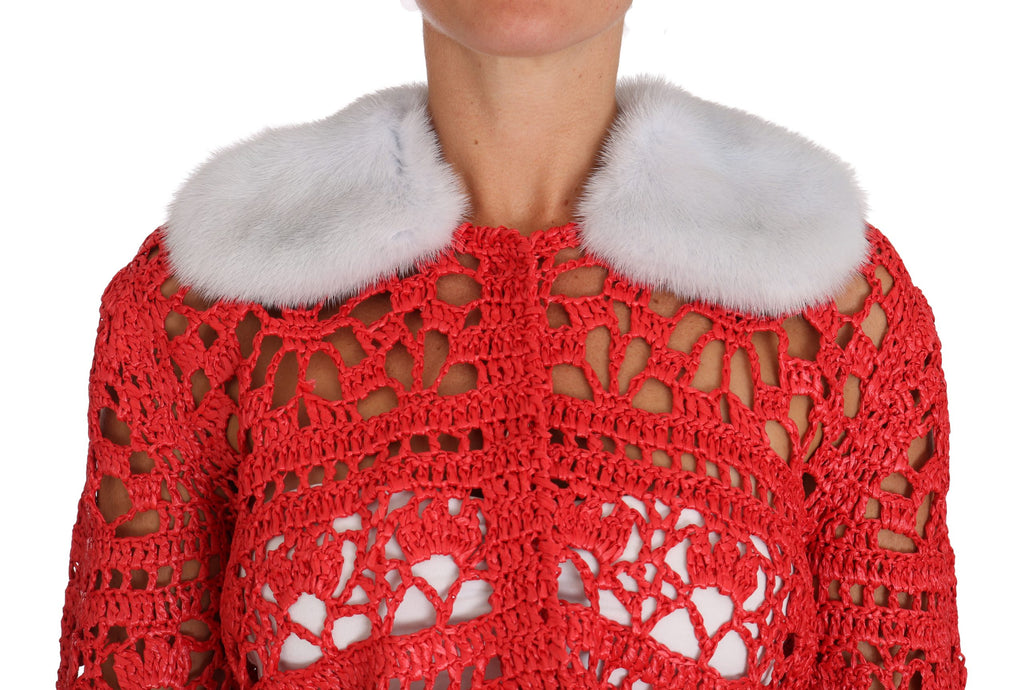 Cardigan rouge en crochet Dolce & Gabbana avec tricot en raffia, vue de face, détail du tissu et de la texture.