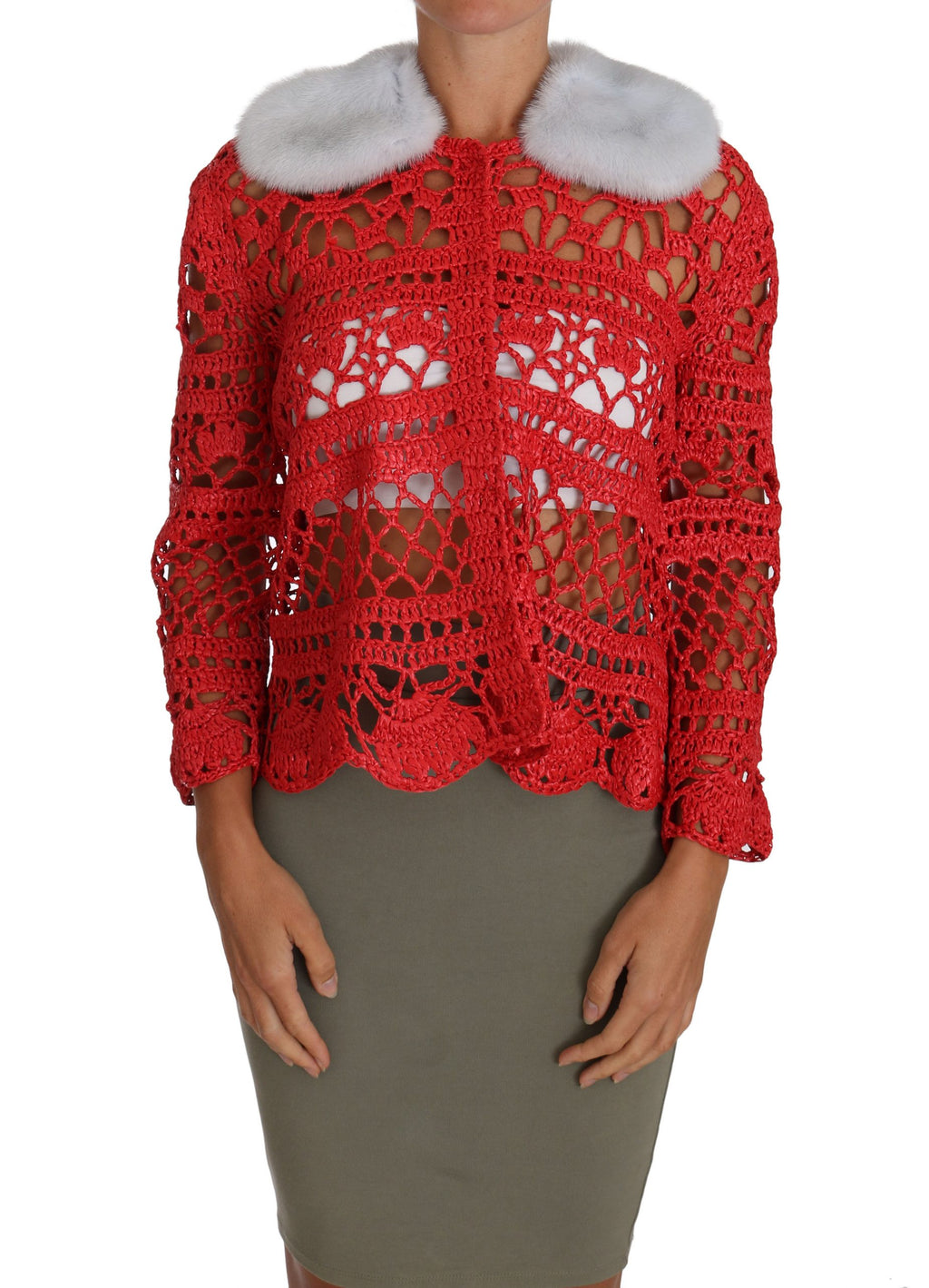 Pull en crochet rouge Dolce & Gabbana avec détails en raffia, vue de face sur un mannequin.