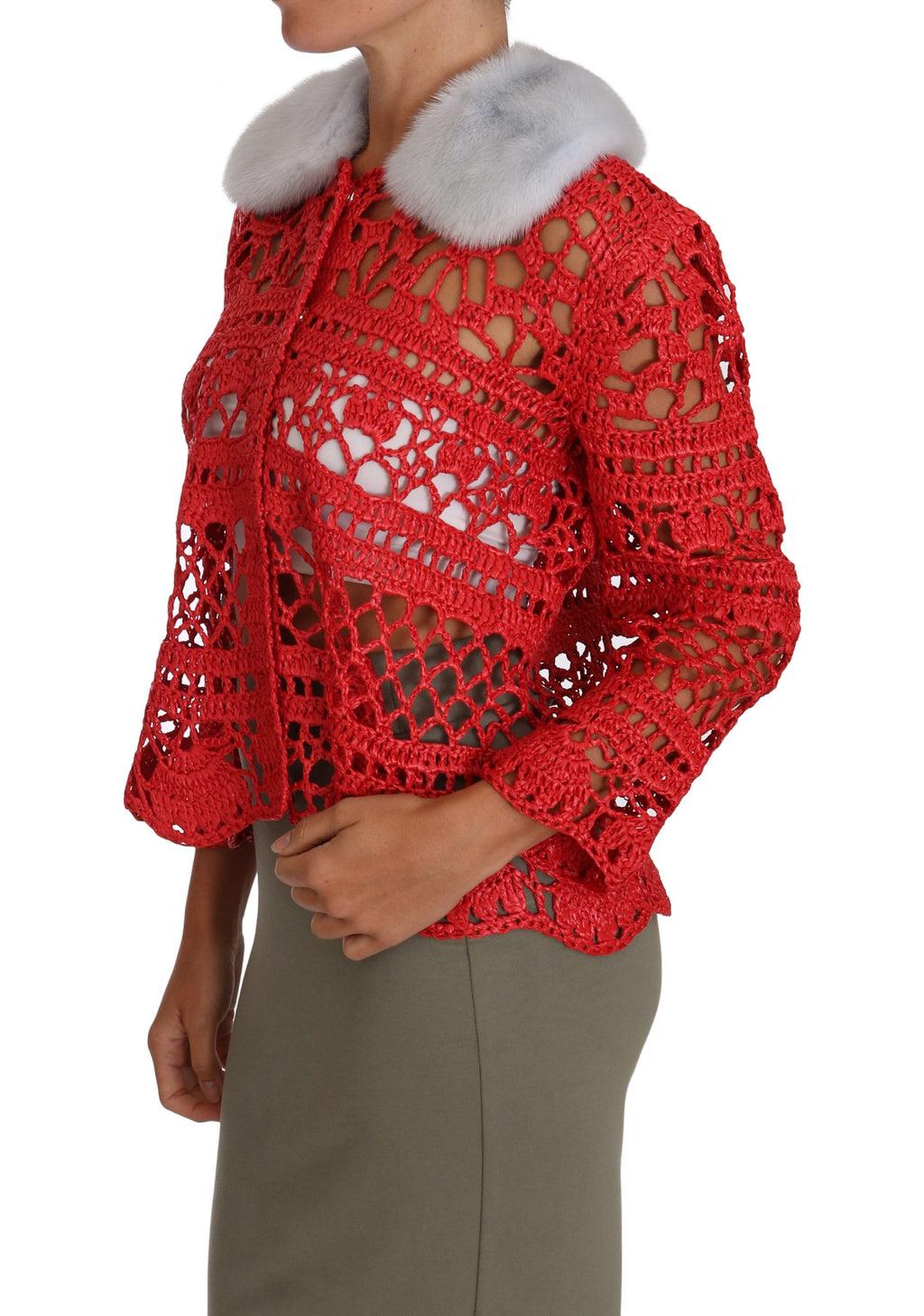 Cardigan rouge Dolce & Gabbana en crochet avec tricot en raphia, pull élégant et texturé.