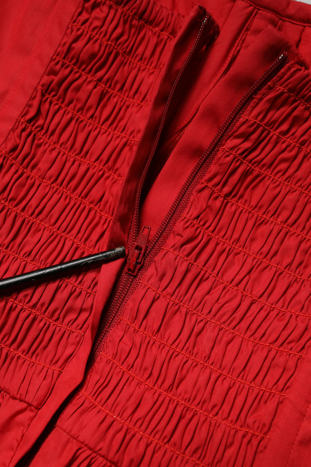 Robe courte rouge en coton sans manches de style A-line par Dolce & Gabbana, élégante et légère pour l'été.