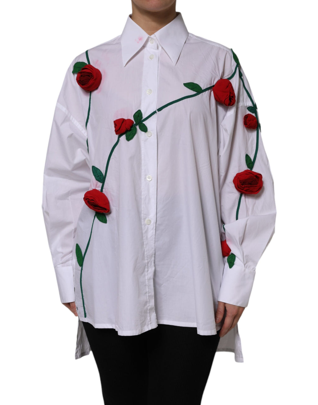 Chemise Dolce & Gabbana en coton blanc avec appliqués floraux et détails élégants, vue frontale sur un modèle.