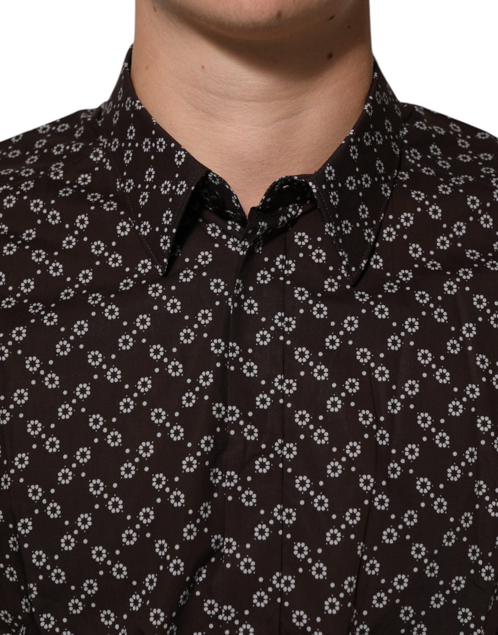 Chemise formelle Dolce & Gabbana marron à col contrasté avec motifs floraux dorés, élégante et sophistiquée.