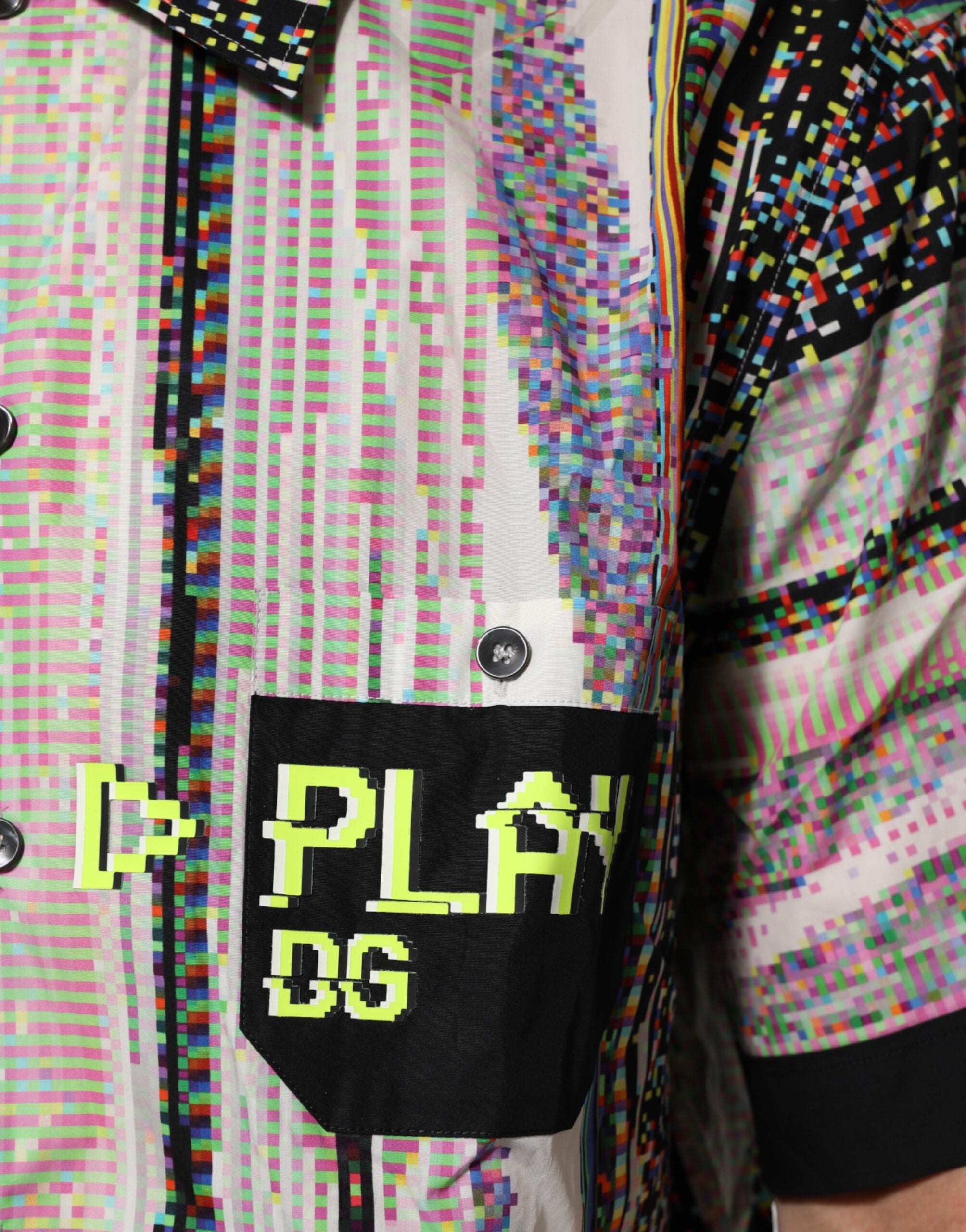 Chemise décontractée Dolce & Gabbana à col avec motif multicolore graphique, style casual et design tendance.