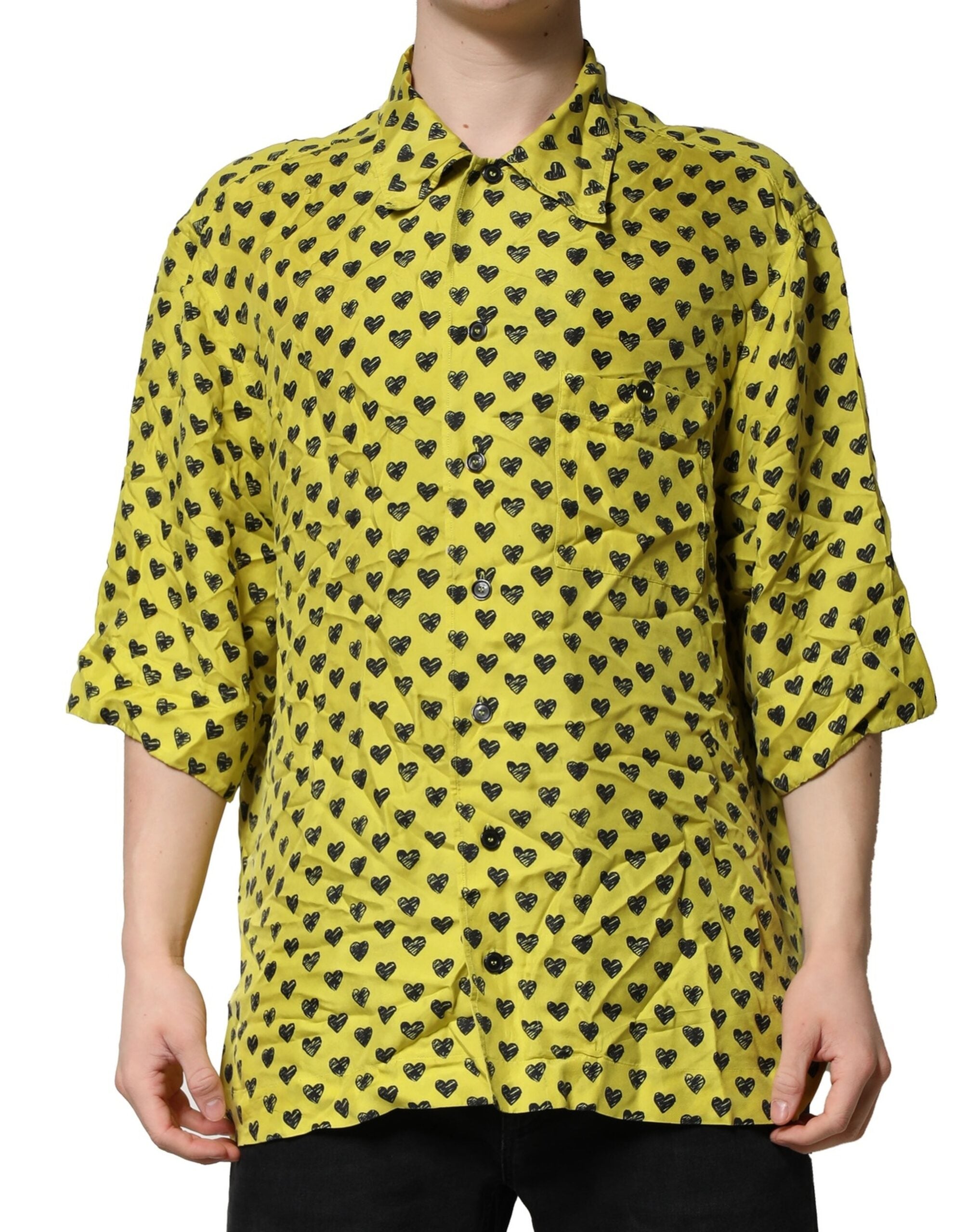 Chemise homme Dolce & Gabbana à manches courtes jaunes avec motif de cœur, style décontracté et élégant.