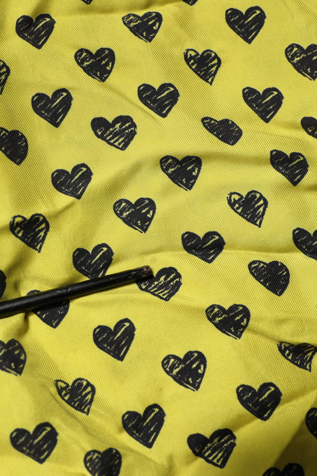 Chemise décontractée homme Dolce & Gabbana à manches courtes, jaune avec motif cœur, style casual et élégant.