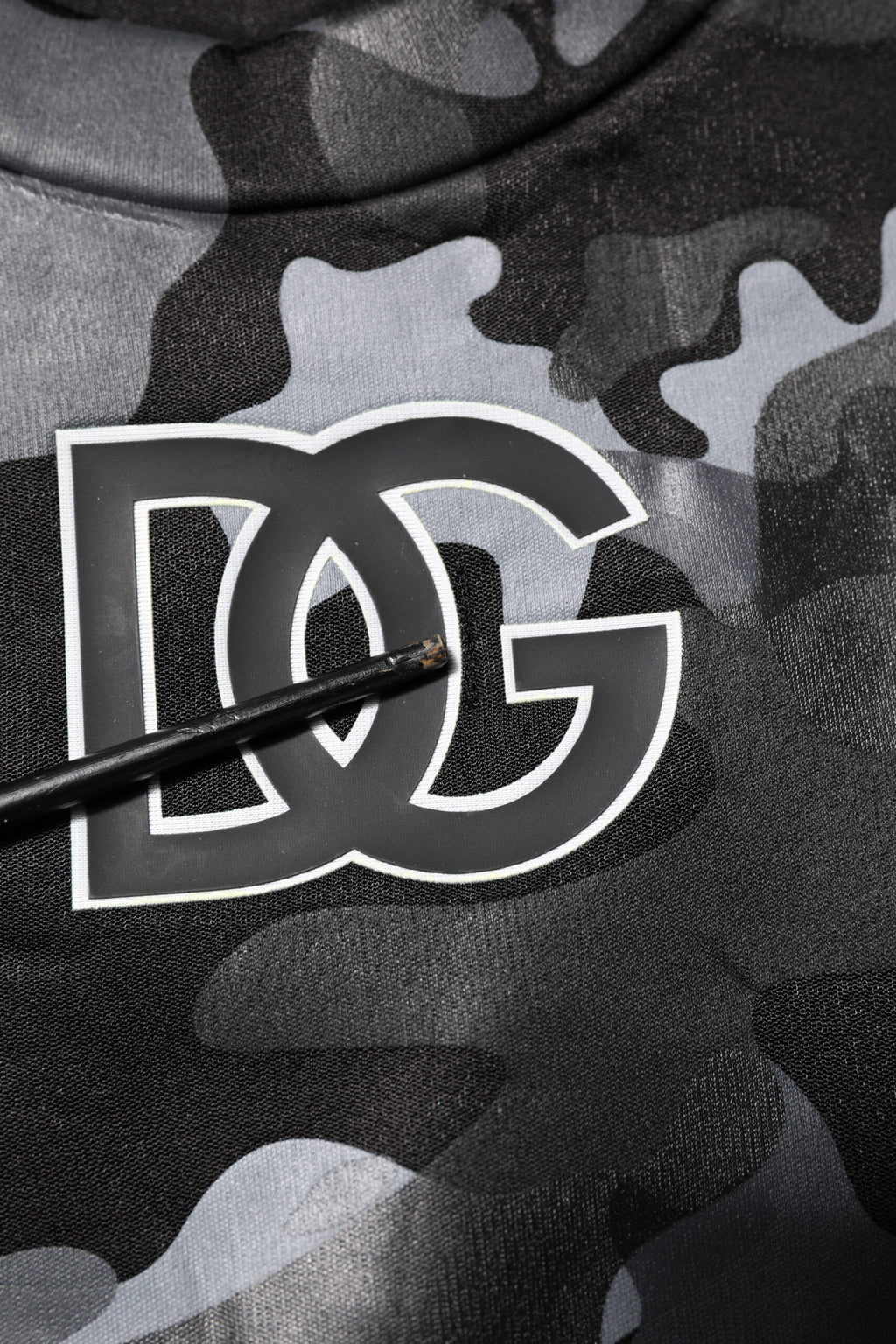 Sweat-shirt Dolce & Gabbana noir avec motif camouflage, pull-over en coton, style décontracté et tendance.