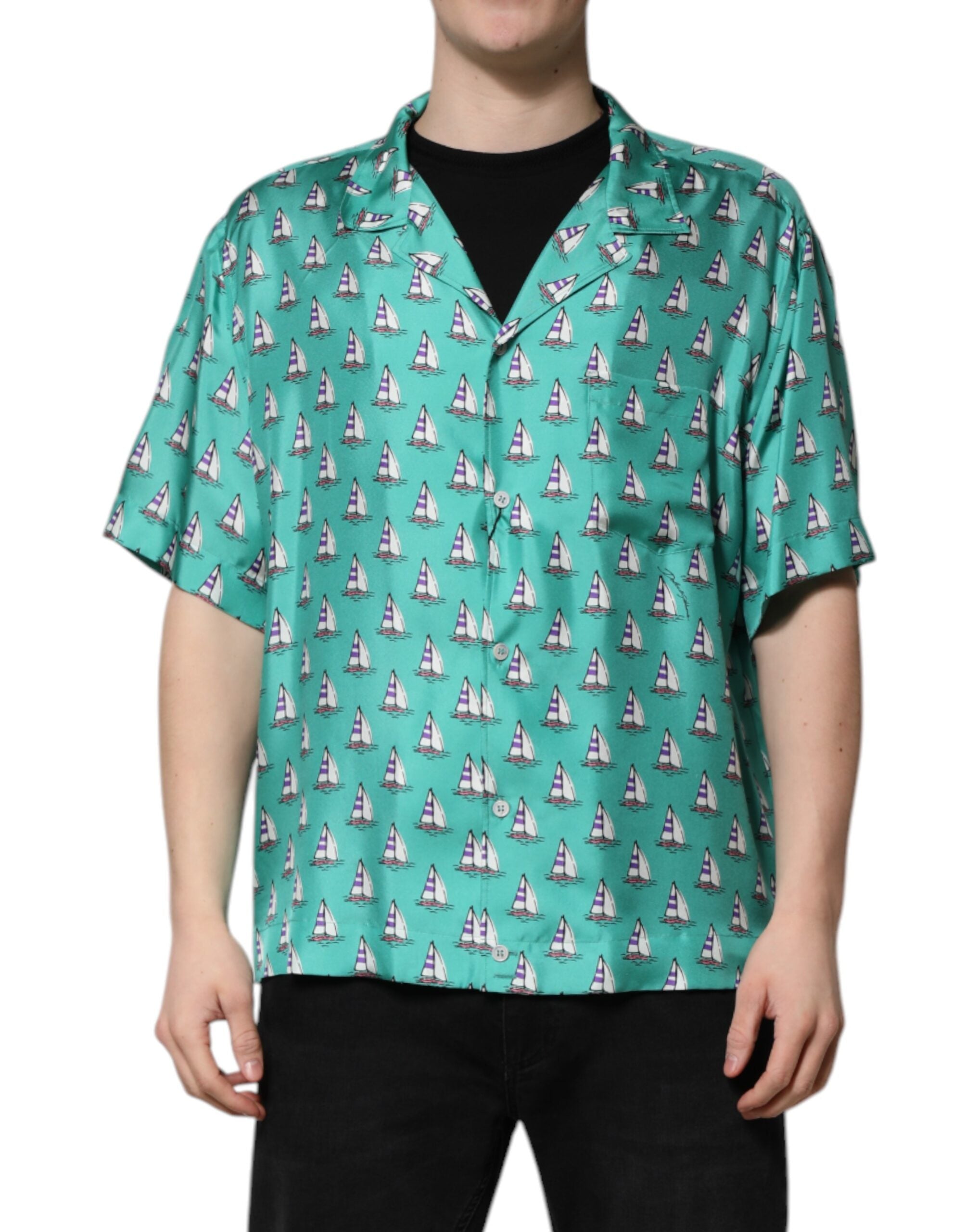 Chemise casual Dolce & Gabbana à manches courtes verte avec imprimé coloré, tissu léger et style décontracté.