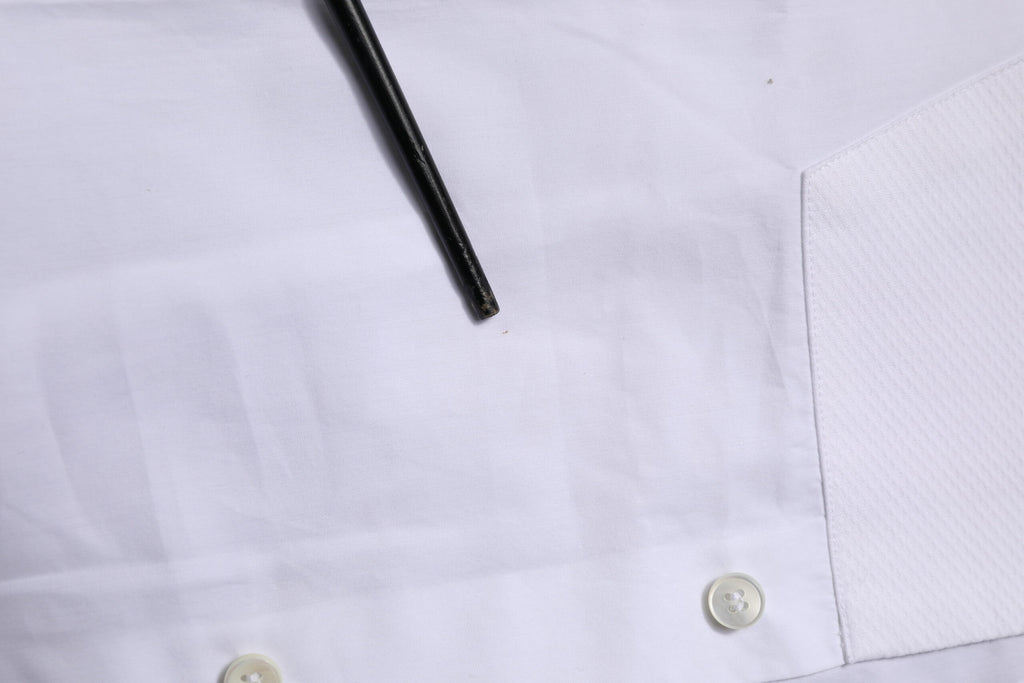 Chemise blanche en coton popeline Dolce & Gabbana avec broderie dorée, style formel et élégant.