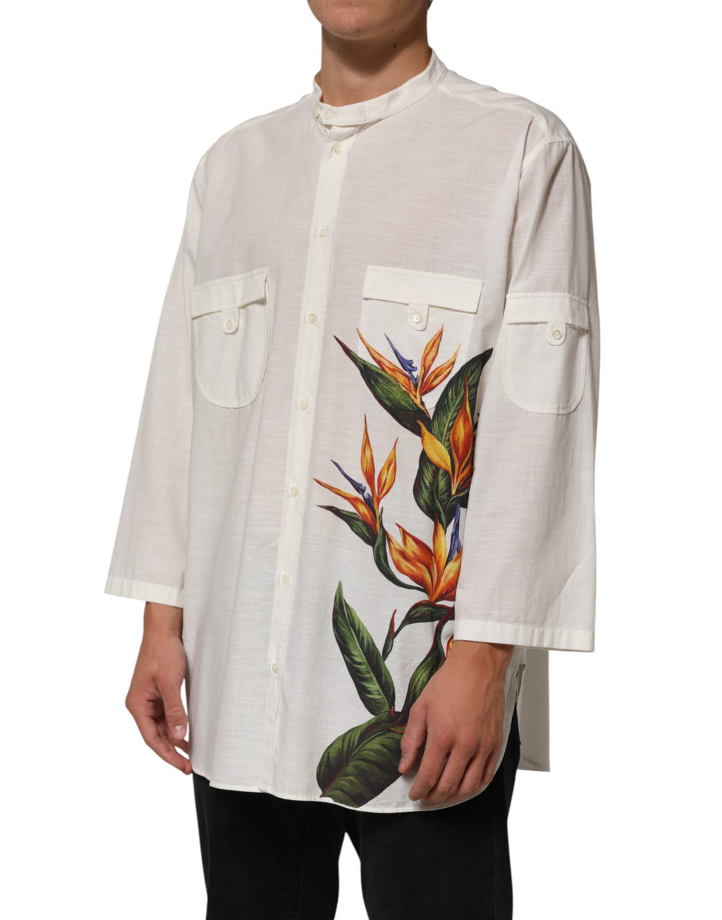 Chemise blanche en coton à fleurs Dolce & Gabbana avec boutons, motif floral élégant, vue de face.