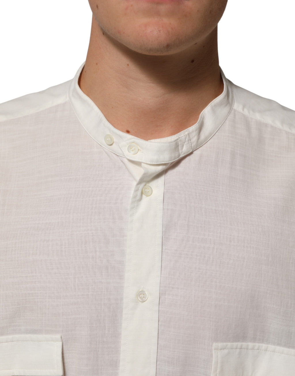 Chemise blanche en coton Dolce & Gabbana avec imprimé floral, boutons avant, vue de devant.