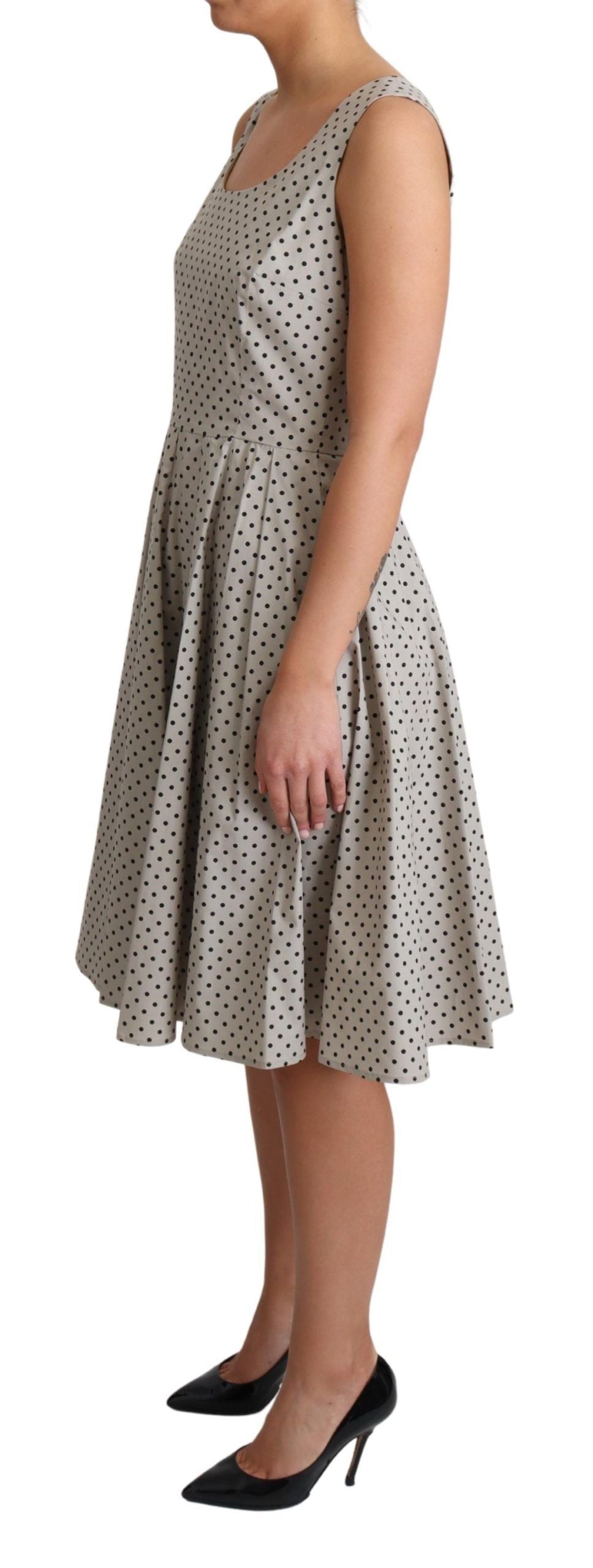 Robe beige à pois Dolce & Gabbana en coton, style évasé A-line avec motifs à pois sur toute la robe.