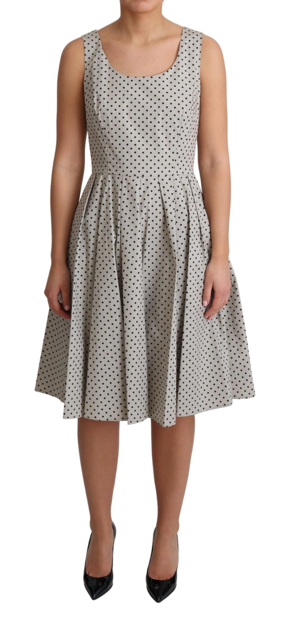 Robe trapèze en coton beige à pois noirs, marque Dolce & Gabbana, style élégant et décontracté.