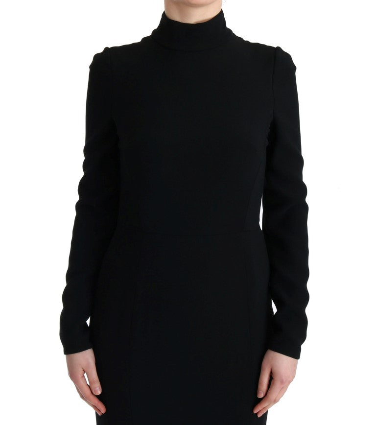 Robe longue noire Dolce & Gabbana en tissu stretch, coupe ajustée et élégante, portée en soirée ou pour une occasion spéciale.