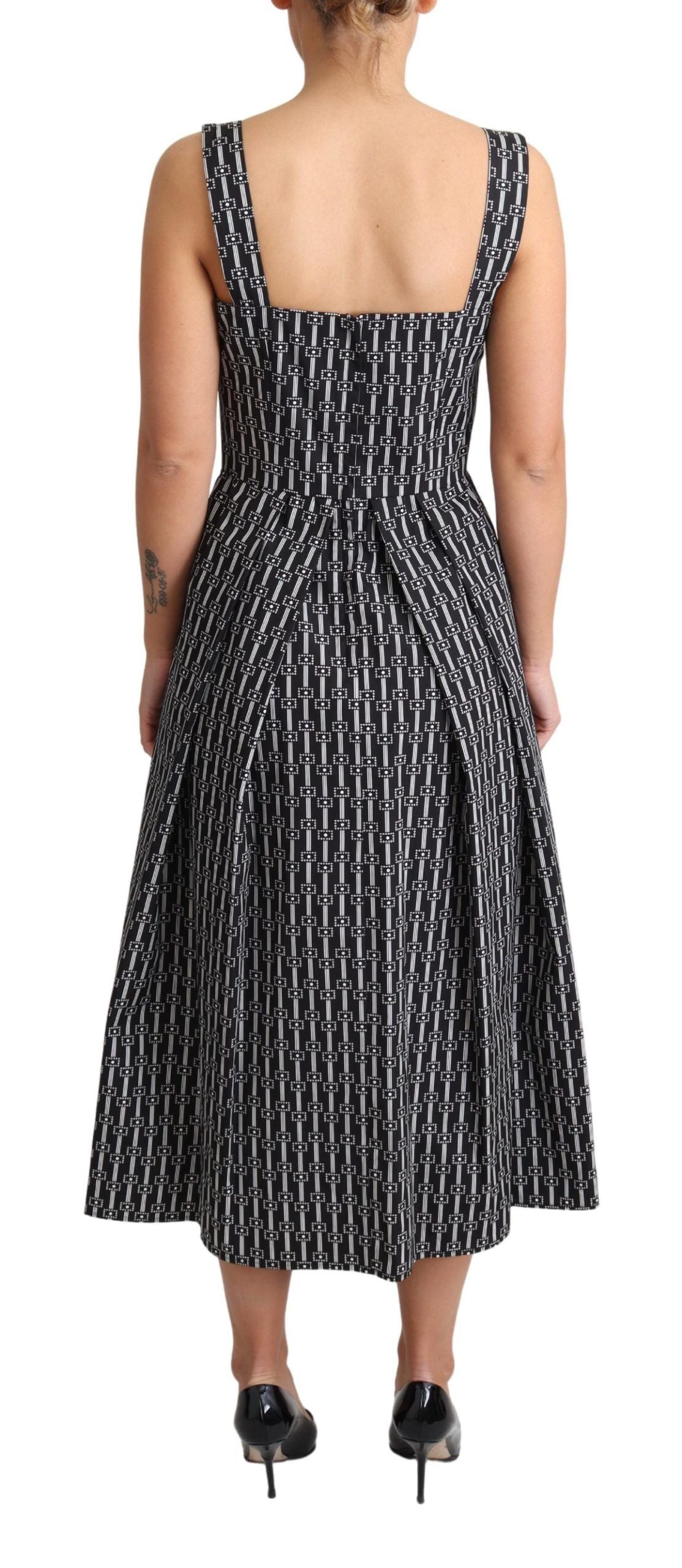 Robe trapèze en coton noir et blanc avec motif Dolce & Gabbana, élégante et fluide, pour une silhouette sophistiquée.