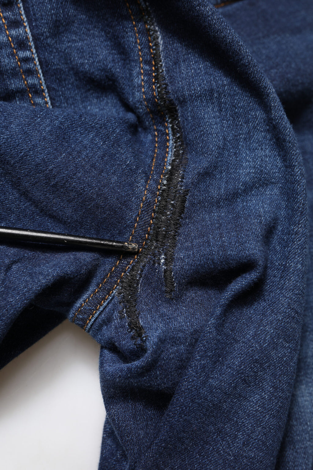 Jeans en denim bleu Dolce & Gabbana à taille haute et coupe cropped, en coton.