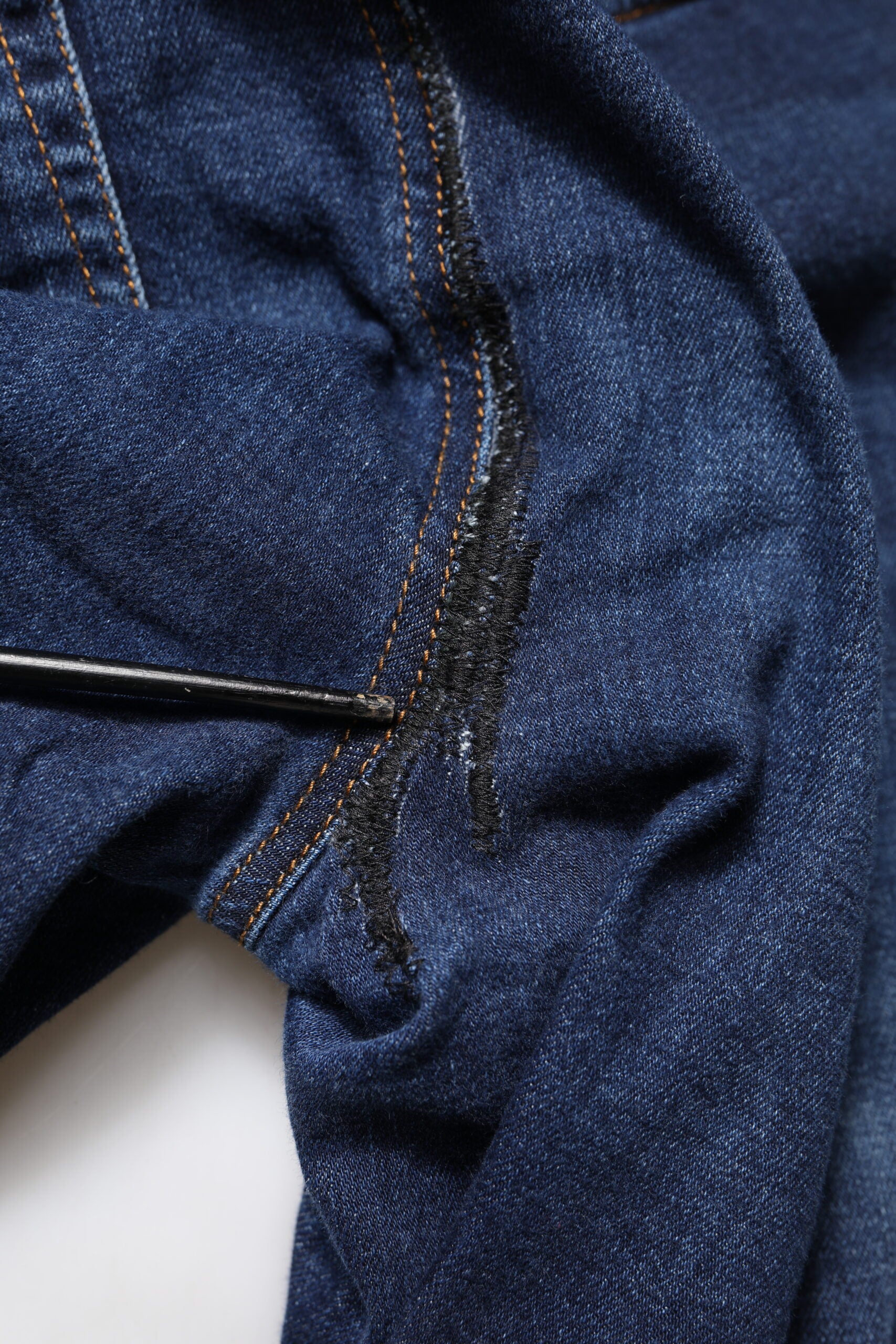 Jeans en denim bleu Dolce & Gabbana à taille haute et coupe cropped, en coton.